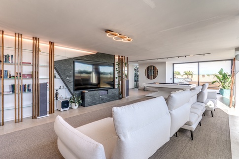 Open Space in stile moderno di 120 di MOB Architects