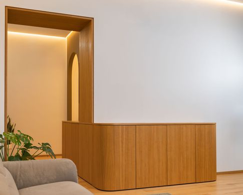 Soggiorno in stile contemporaneo di 56 di Menniti & Mercuri S.r.l