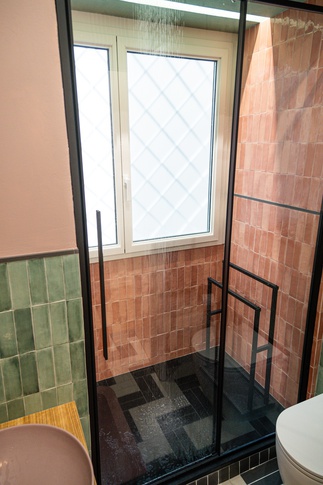 Bagno in stile moderno di 4 di Jessica Damiani architetto