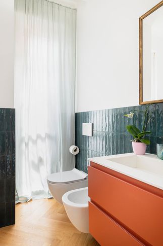 Bagno in stile contemporaneo di 5 di tIPS ARCHITECTS
