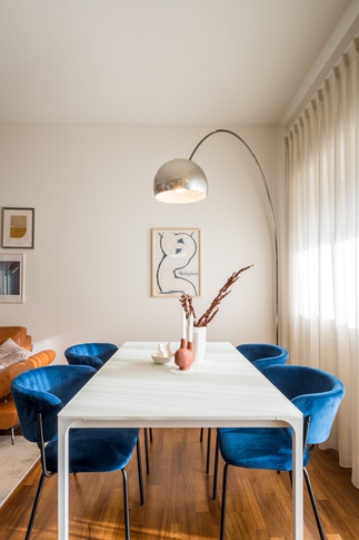 Soggiorno in stile contemporaneo di 21 di Micro Interior Design