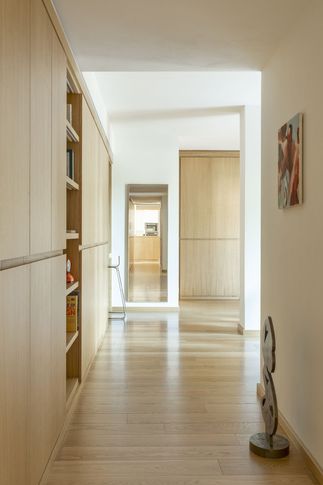 Corridoio in stile minimal di 15 di Arch. Simone Saporito