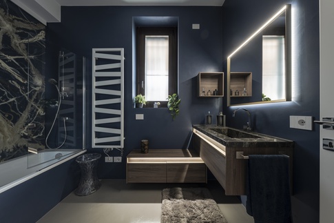 Bagno in stile contemporaneo di 6 di Annalisa Carli Architetto