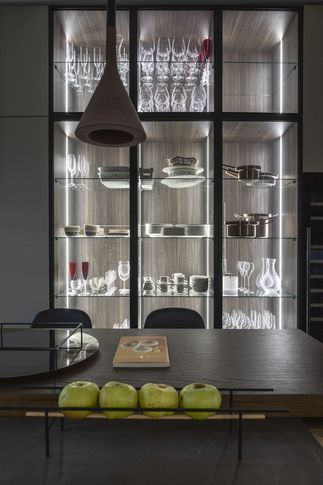 Cucina in stile contemporaneo di 16 di Euga Design Studio