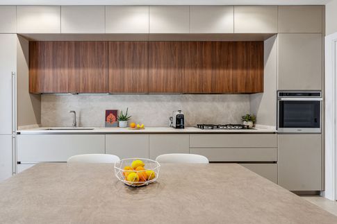 Cucina in stile contemporaneo di 18 di Ciquadro Architetti
