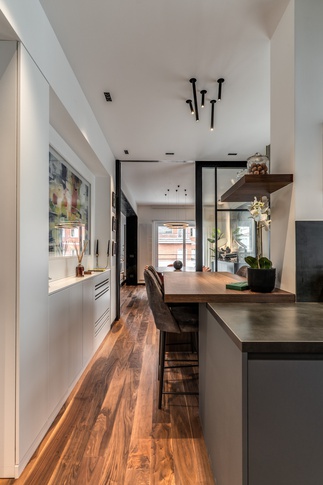 Cucina in stile contemporaneo di 12 di MOB Architects