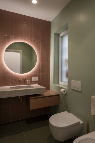 Bagno in stile moderno di 5 di Montemurro Architettura