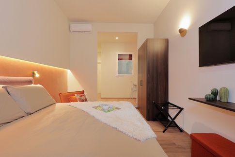 Camera da Letto in stile contemporaneo di 20 di Moltefacce SRL Camera da Letto in stile contemporaneo di 20 di Moltefacce SRL