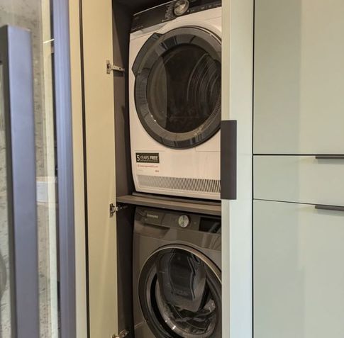 Bagno in stile contemporaneo di 8 di AT Design Studio