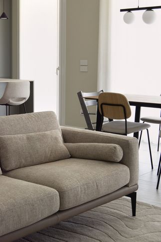 Open Space in stile moderno di 38 di Silvia Aquilani . Design studio