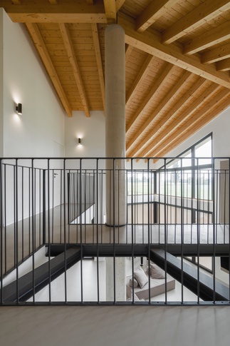 Corridoio in stile soft industrial di 5 di Simona Fogalesi interior designer