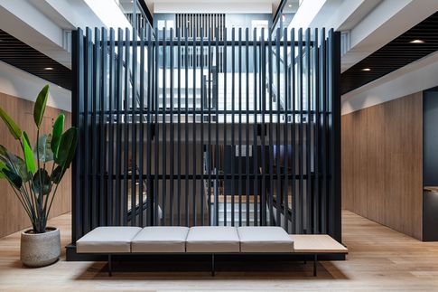 Ingresso in stile contemporaneo di 60 di Lorenzo Franzi | Fotografia