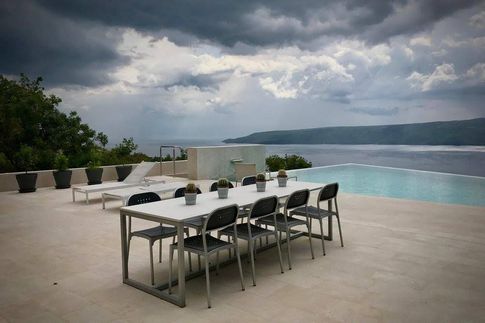 Facciata in stile contemporaneo di null di Čekada Arhitekti