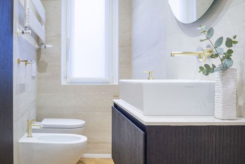 Bagno in stile contemporaneo di 5 di BB1 Architettura & Design