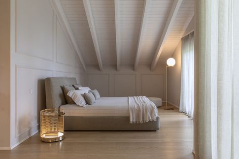 Camera da Letto in stile contemporaneo di 100 di Elena Vigano' Architetto