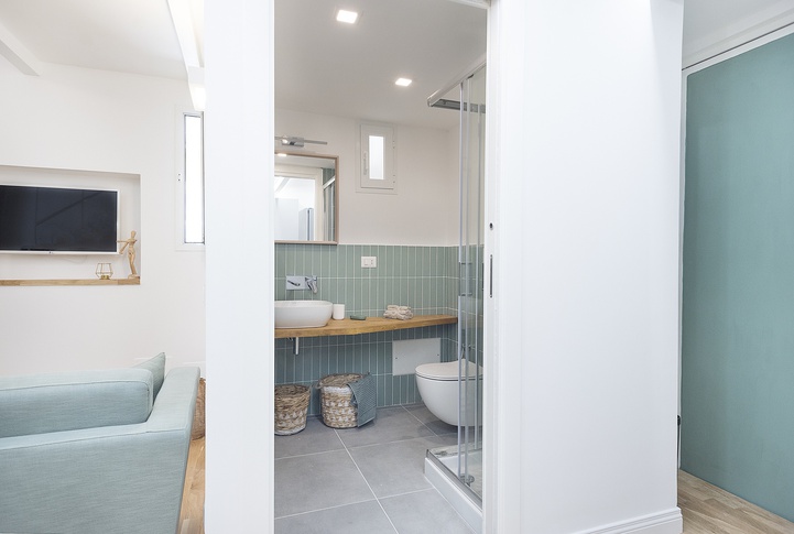 Bagno in stile minimal di 4 di Architetto Valentina Solano
