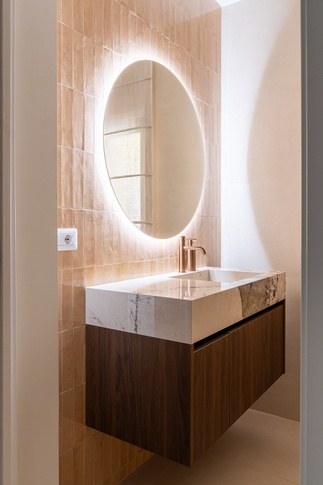 Bagno in stile eclettico di 5 di italo armone design studio