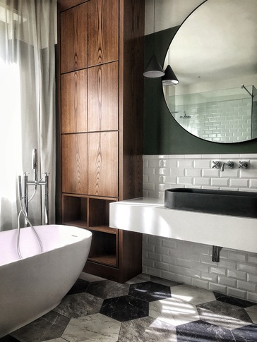 Bagno in stile moderno di 10 di CB architetti