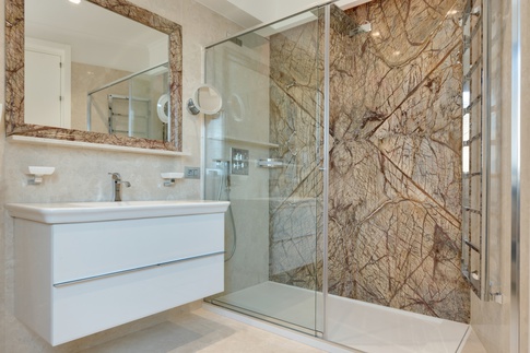Bagno in stile moderno di 6 di Gruppo Castaldi