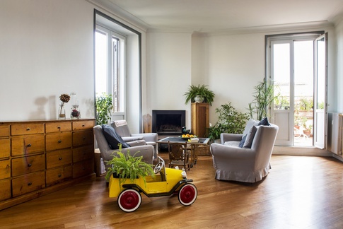 Soggiorno in stile contemporaneo di 38 di L2 Architettura
