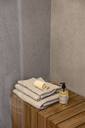 Bagno in stile contemporaneo di 6 di Euga Design Studio