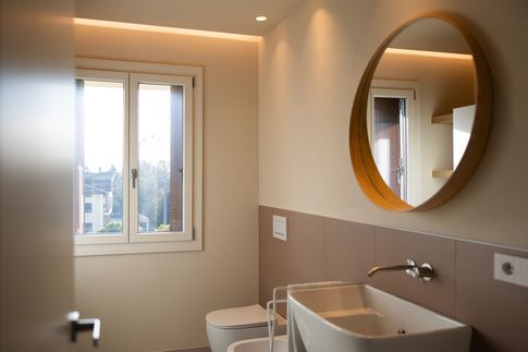 Bagno in stile moderno di 7 di Enzo Razzano Architettura