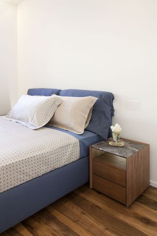 Camera da Letto in stile minimal di 9 di Ciliegio Esterno