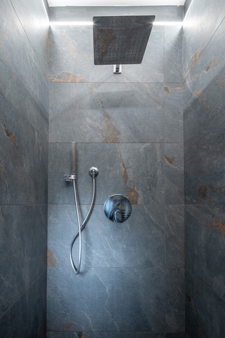 Bagno in stile contemporaneo di 6 di AD Design