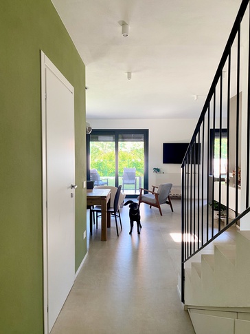 Open Space in stile moderno di 35 di SuMisura Architetti