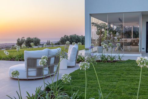 Giardino in stile moderno di 11000 di GIOVANNI SELLITRI STUDIO