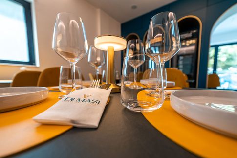 Sala da Pranzo in stile contemporaneo di 24 di Marsillo Architetti