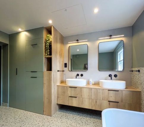 Bagno in stile contemporaneo di 8 di AT Design Studio