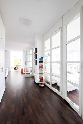 Veranda in stile moderno di 50 di Bossi Vigorito Building Interior