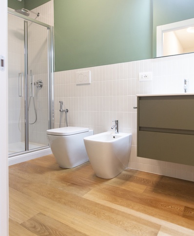 Bagno in stile contemporaneo di 5 di Serena Trentarossi Architetto Bagno in stile contemporaneo di 5 di Serena Trentarossi Architetto