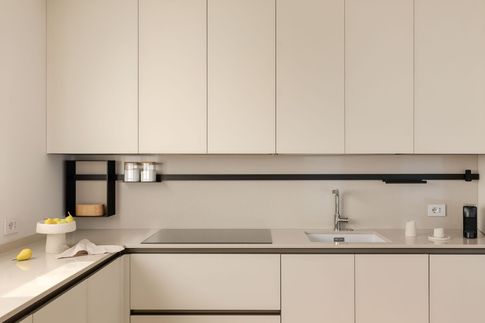 Open Space in stile minimal di 38 di Sofia Carta Studio
