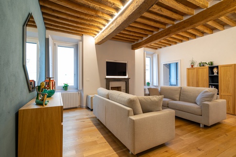 Soggiorno in stile moderno di 27 di COBE architetti