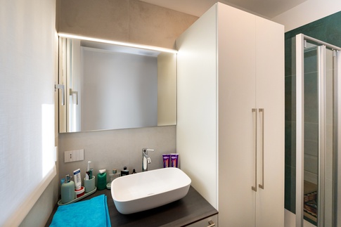 Bagno in stile moderno di 25 di 2000 Arredamenti