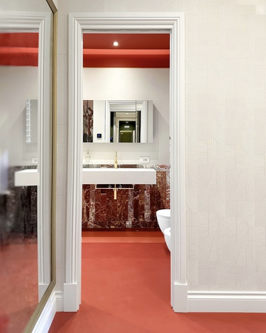 Bagno in stile eclettico di 10 di Studio Gaetano Riccardelli