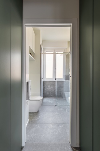 Bagno in stile contemporaneo di 6 di tapas studio