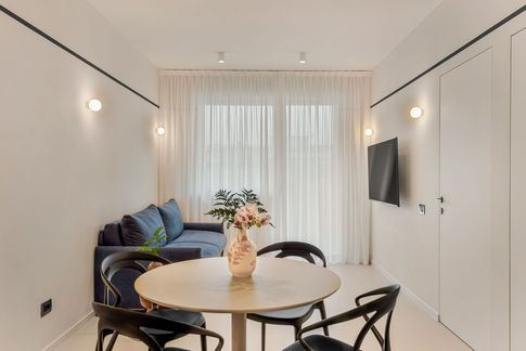 Open Space in stile minimal di 28 di Sofia Carta Studio