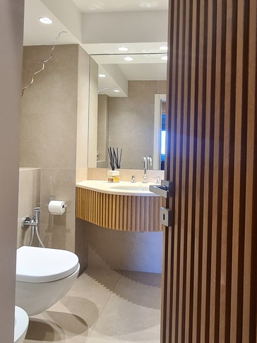Bagno in stile moderno di 4 di Studio architetto Iorio
