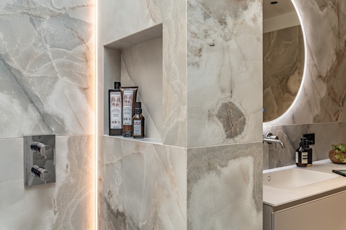 Bagno in stile contemporaneo di 8 di Alexandra Designer Bagno in stile contemporaneo di 8 di Alexandra Designer