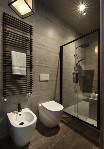 Bagno in stile soft industrial di 5 di Arar Studio di Arar Muna Isabella