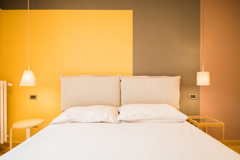 Camera da Letto in stile contemporaneo di 14 di SEGNI STUDIO