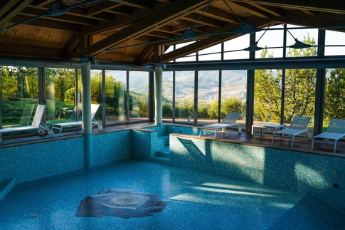 Piscina in stile moderno di 75 di Studio Pinelli