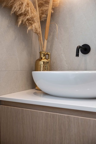 Bagno in stile contemporaneo di 4 di MANUARINO architettura design comunicazione