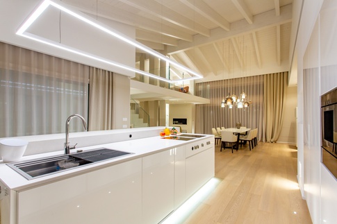 Open Space in stile contemporaneo di 150 di diffusione design studio