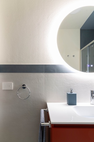 Bagno in stile contemporaneo di 5 di STUDIO CREATIONS - Roberta Tricarico A & D Bagno in stile contemporaneo di 5 di STUDIO CREATIONS - Roberta Tricarico A & D