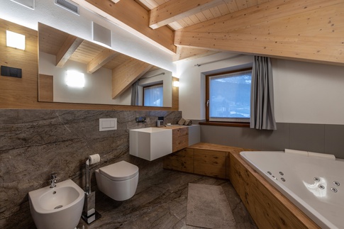 Bagno in stile glamour di 20 di Arredamenti Andalo