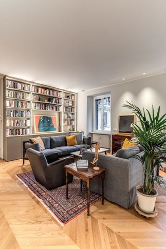 Soggiorno in stile contemporaneo di 30 di MOB Architects